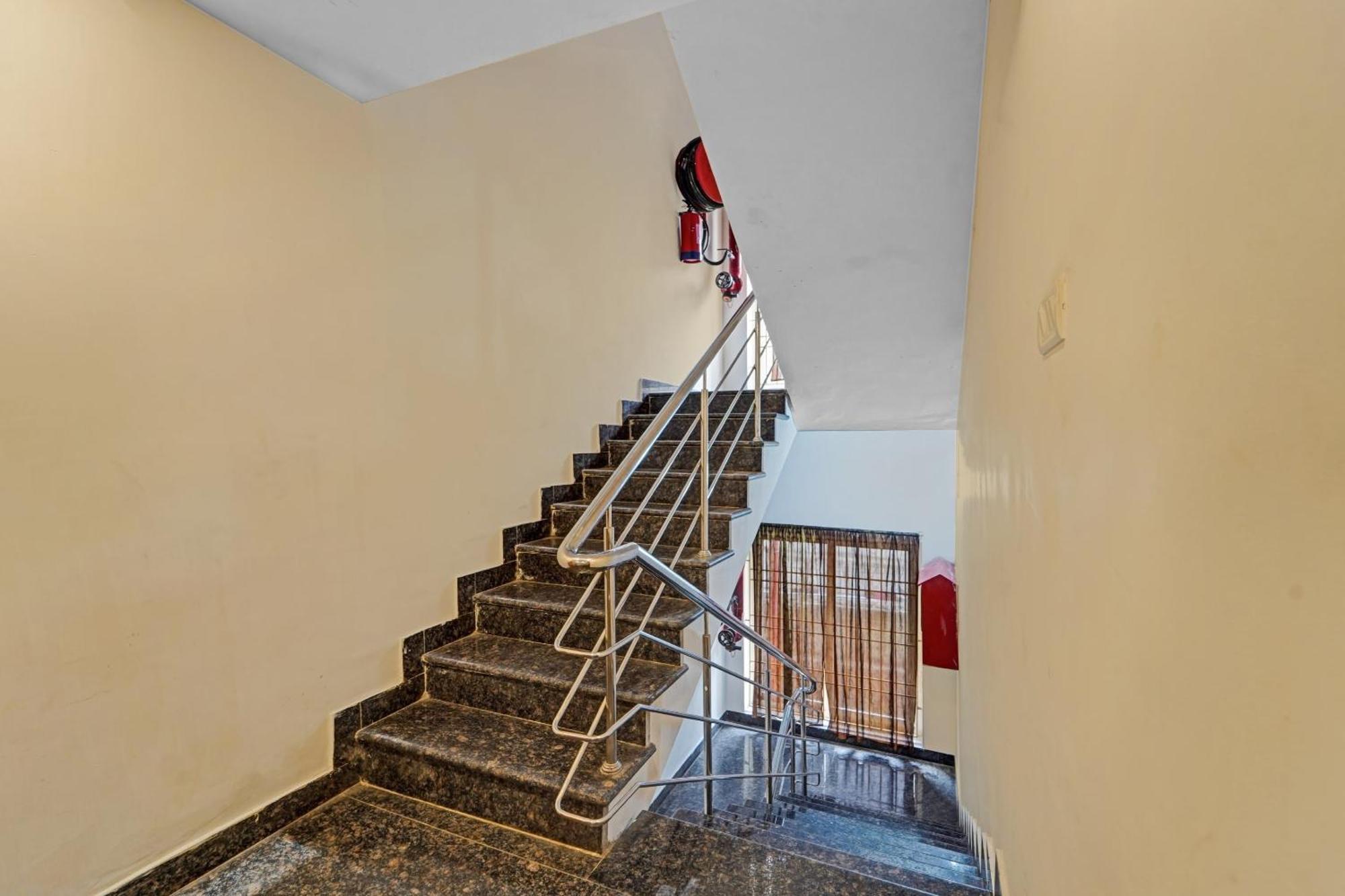 Hotel O J2 Service Apartment Chennai Exterior photo